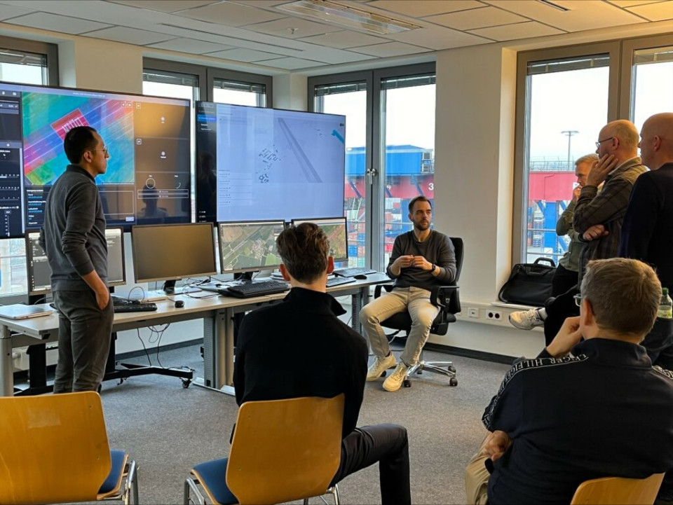 7 men talking to each other in a business meeting